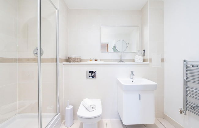 Two Bedroom Flat With Balcony in Central Wimbledon by Underthedoormat - Foto 26