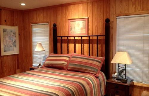 Lakefront Cottage with a Private Dock near Ocala National Forest in Orange Springs, Florida - Foto 11