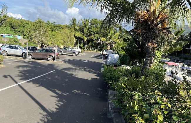 Immaculate Two Beds Luxury Marina Apartment - Photo 22