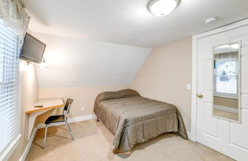 Near Hiking and Skiing Cozy Home in Cortland! - Photo 19