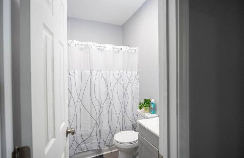 4 Min to Downtown - 11 to Elon - Washer and Dryer - Foto 32