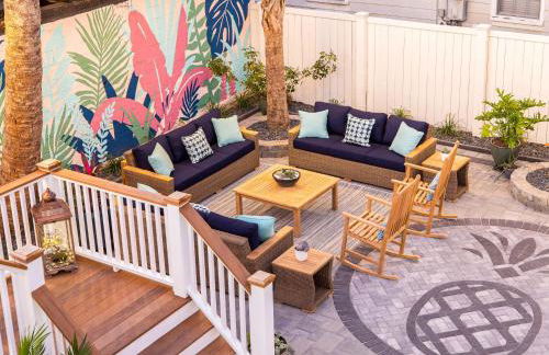 Charming Secluded Courtyard - 1 BLOCK TO KING - Foto 18