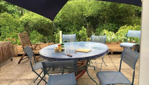 VILLA LES TERRASSES dans la nature avec piscine à 2 pas de Lyon, - Foto 4, Garden view