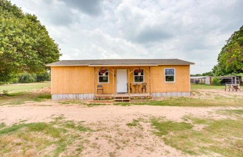 Thackerville Getaway with Porch - Near WinStar! - Foto 22