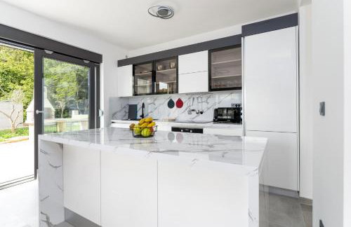 Villa Lavanda -semi-detached villa with a pool and a panoramic view, close to a sandy beach- by TRAVELER tourist agency Krk - Foto 17