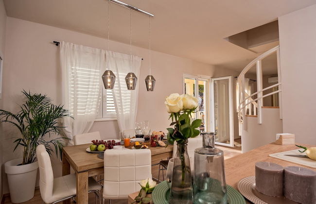 Luxury Villa Lelu With Heated Saltwater Pool, Parking, High Speed Internet, Bbq, el. car Charge T2 - Foto 46