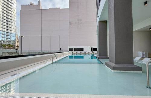 City Skyline Views & Rooftop Pool at District 225 - Foto 38