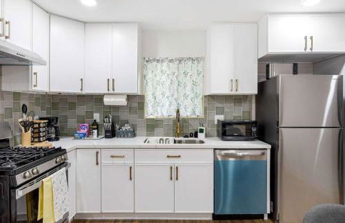 Family Retreat Near Disneyland & Downtown LA 4BR - Foto 8