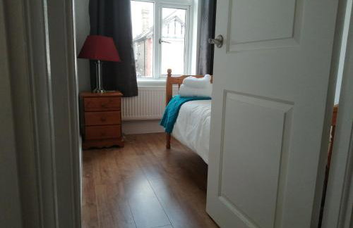 Lovely 3 Bedrooms Flat Near Romford Station With Free Parking - Foto 16
