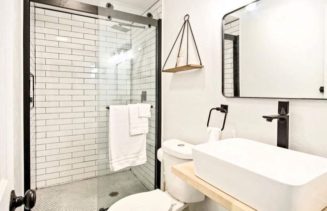 Rustic Gem 5min-asian District Full Kitchen - Photo 4