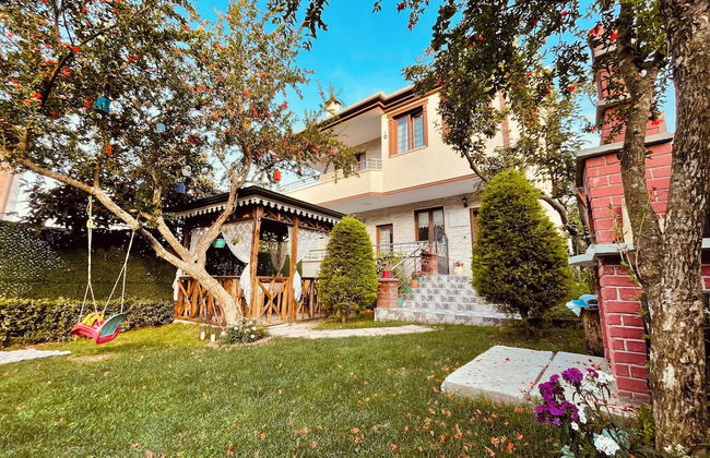 Garden House Villa - Photo 1