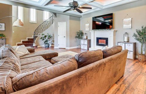 1 Mi to Vackar Stadium Roomy Retreat with Pool - Foto 6