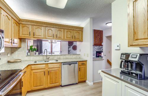 Sugar Mountain Chalet with Hot Tub and Ski Shuttle! - Foto 12