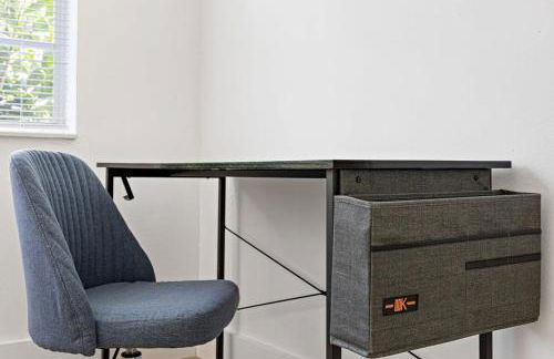 Lovely 2 BR Condo With Free Parking on Premises - Foto 27