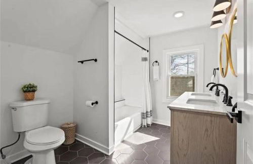 Newly Renovated! Beautiful home with game room. - Foto 38