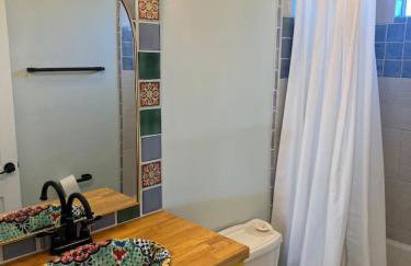 2 bed with Washer and Dryer, pets ok, 5 min to Farmers Market - Foto 17
