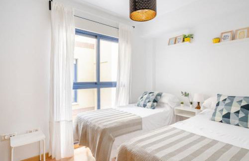 Explore Málaga from a Modern Apartment - Photo 15