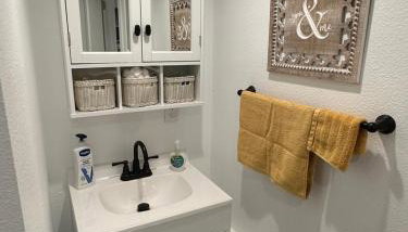 Basement Bliss: Cozy Getaway - Foto 5, towels