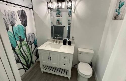 Port Saint Lucie A Little Piece Of Heaven- Peaceful Lake view Apartment- 1 min from I95 and Turnpike - Foto 13