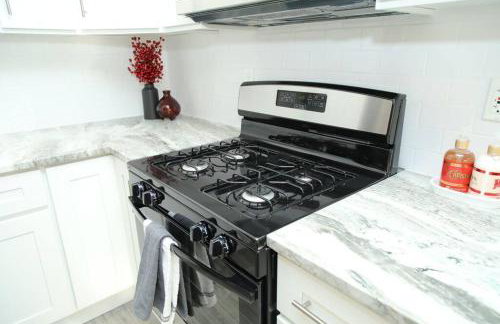 Grace Filled Apartment in Newark - Photo 15