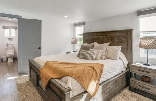 Relax Fireside Prescott Retreat with Hot Tub! - Foto 11