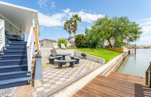 Charming 1BR Waterfront Retreat with Private Patio - Foto 18