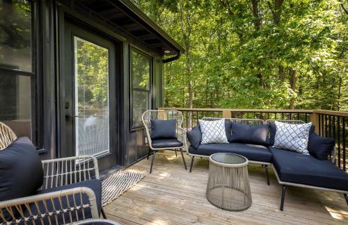 Modern 2BR Cabin w Hot Tub Near Wine Trail - Photo 3