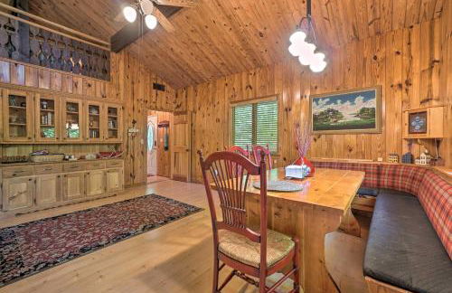 Serene Sky Valley Family Chalet with Fireplace - Foto 8