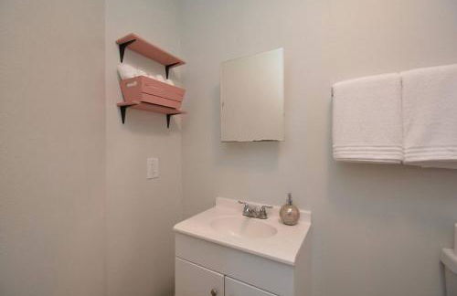 SuperValue Suite #8 @ East End Revitalized - Foto 20