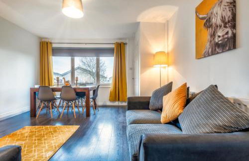 Balloch House -Spacious 3 bed house with on street parking - Photo 4