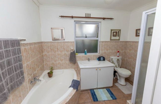 3 Bedroom Part House in the Scenic Durbanville Wine Lands Area, Holiday Facility - Photo 8