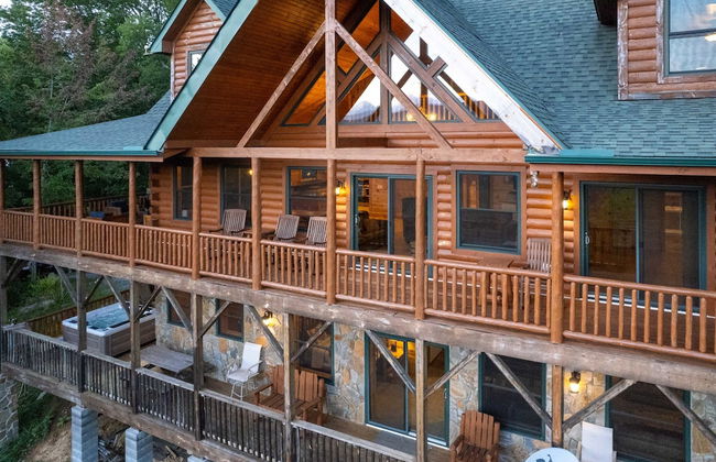 Luxury 4200 Sqft Log Cabin on 50 Acres Sleeps 16 - Foto 76