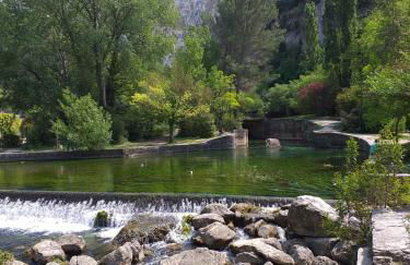 maison au coeur de Fontaine de Vaucluse, nichée sur le rocher et surplombant la sorgue - Foto 22