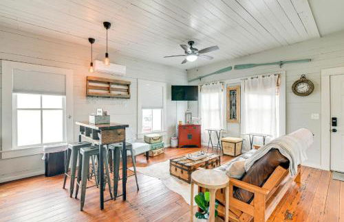 1 Mi to Dtwn Home with Fenced Yard in Galveston! - Foto 1