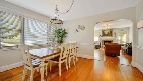 Center St Retreat - 1 Block from Downtown! - Foto 5