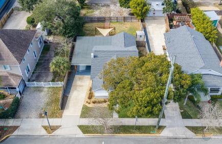 Adorable Dog Friendly Home with Fenced Yard, Office, STEPS to Canal & Hospital! - Foto 40