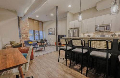 Classic and Chic Apartment 1 Bedroom - Photo 8