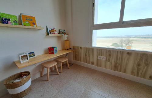 Ático primera línea de playa con vistas al Mar-Climatizado-Wifi-Parking-Solo familias - Foto 12