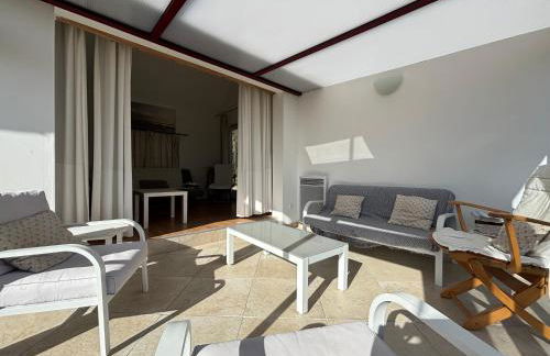 Maison de campagne lumineuse spacieuse dans impasse au calme a proximité d'un chateau deux vérandas grand jardin cabane pour vélos, pres Port en Bessin et Bayeux, proche plages du débarquement - Foto 9