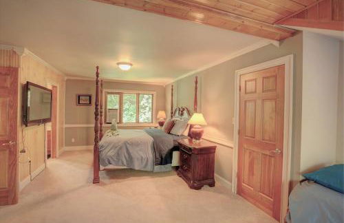 Saratoga Lake Boathouse Retreat - Photo 21