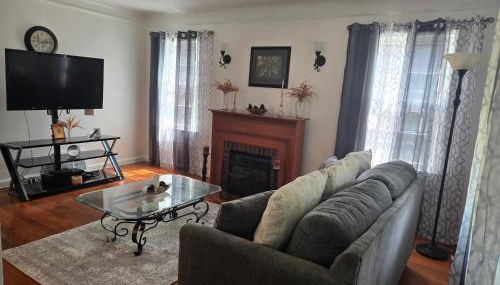 Chic City Charming Bungalow with all the Amentities Great Family Getaway! - Foto 4