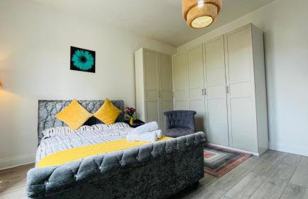 Entire Budget Friendly Apartment with Free Parking & Self Check-In - Photo 9