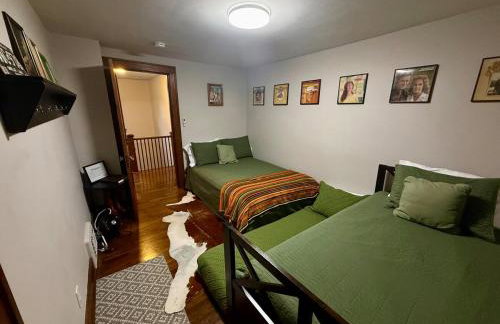 Home 7 beds, 2 baths Farmstay at Pygmy Goat Farm Byron Center Michigan - Foto 22