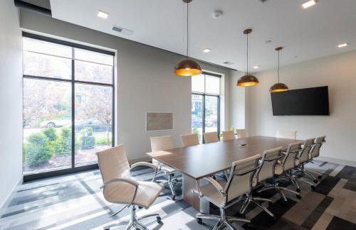 East Side Luxury 1BR Apt - Near Brady St with Balcony and Lounge - Foto 16