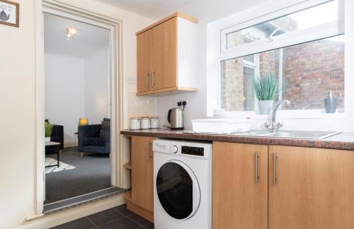 Charming and comfortable property by Our Home Short Stays very spacious with super fast WiFi close to the Metro Centre and Newcastle City Centre - Foto 17