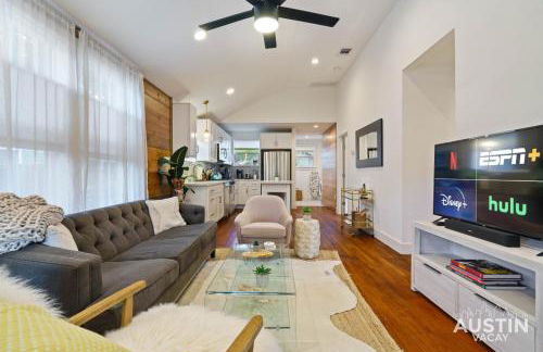 Pet Friendly East Cesar Chavez Home Near Downtown - Photo 6