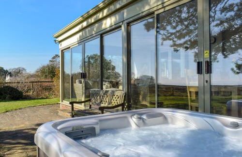 Sea View Lodge - Photo 1