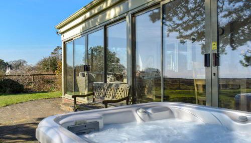 Sea View Lodge - Photo 1