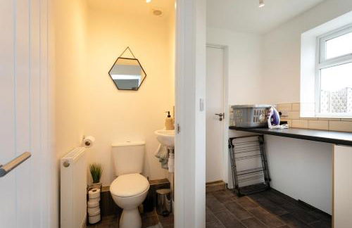 Cosy 4-BDR Family-Friendly House in North Hykeham, with High Speed Free WiFi, Secure Parking, Sleeps Up to 7, Long-Term Stays Allowed! - Foto 24