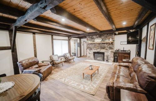 13 Beds, 17 Guests with Hot tub only 15Mins to Sunday River - Foto 2